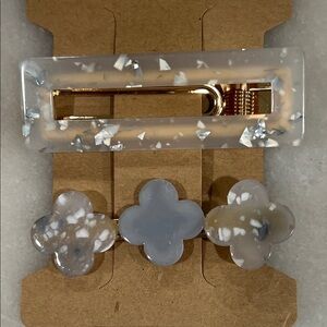 Elegant White and Gold Hair Clip